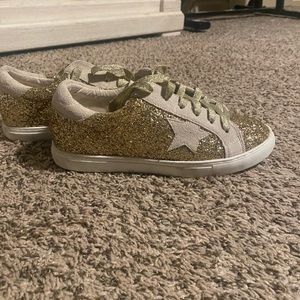 Buru gold sneakers